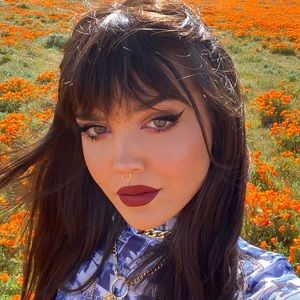 Meet your Posher, Carla